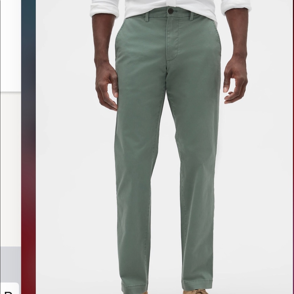 Gap Essential Khakis in Straight Fit 29/30